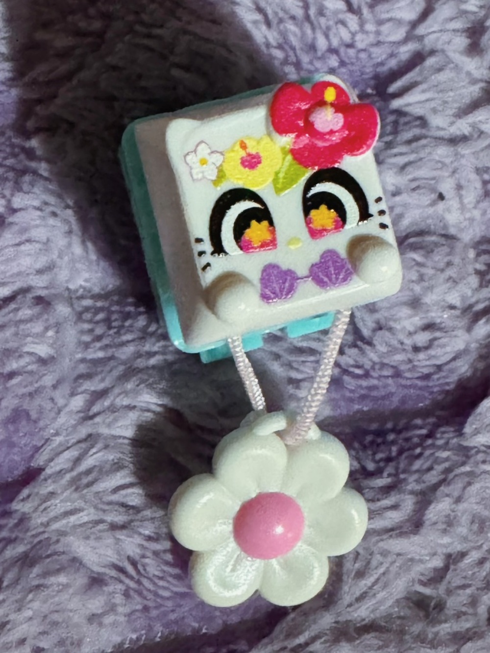 Clickeez Hello Kitty Hula Kitty Flower Keychain Charm